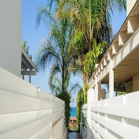 Oceanview Luxury 015 3* Pernera
