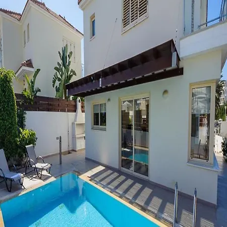 Oceanview Luxury 015
