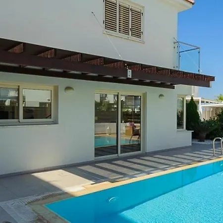 Oceanview Luxury 015